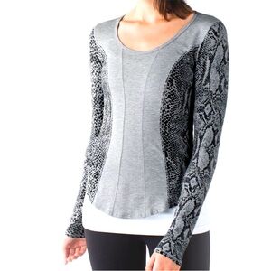 🙌EUC Lululemon Between The Lines LS Heathered Medium Grey Desert Snake Deep Coal